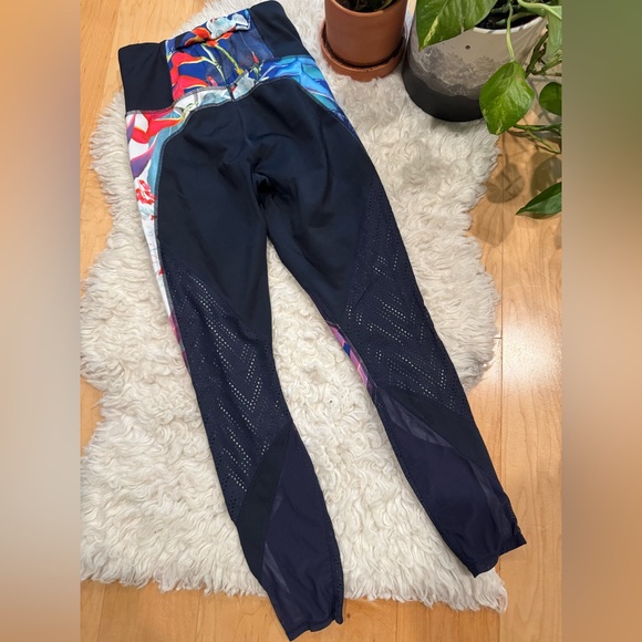 ATHLETA women’s floral tropical leggings mesh pocket size XS - Picture 4 of 7